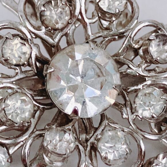 Vintage 1950s Mid Century Silver Tone Rhinestone Layered Floral Brooch Pin - Picture 9 of 9